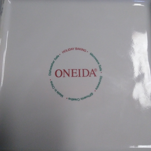 Oneida Holiday Baking Dessert Plates, set 4 - Picture 6 of 8